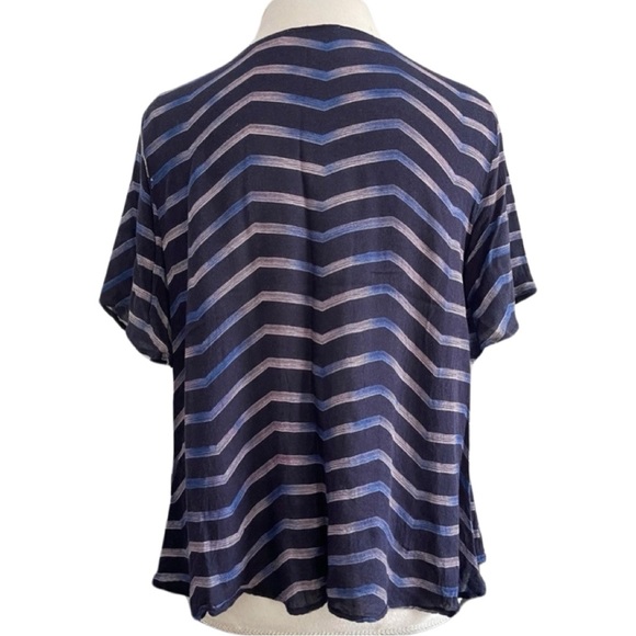 LUSH || Navy Blue Crop V-Neck Flowy Top || size Large - Picture 3 of 6